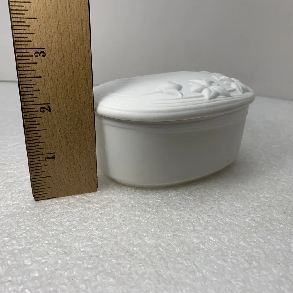 Vintage Gorham Fine‎ China Oval Leaf Floral Trinket Box White Porcelain Relieved